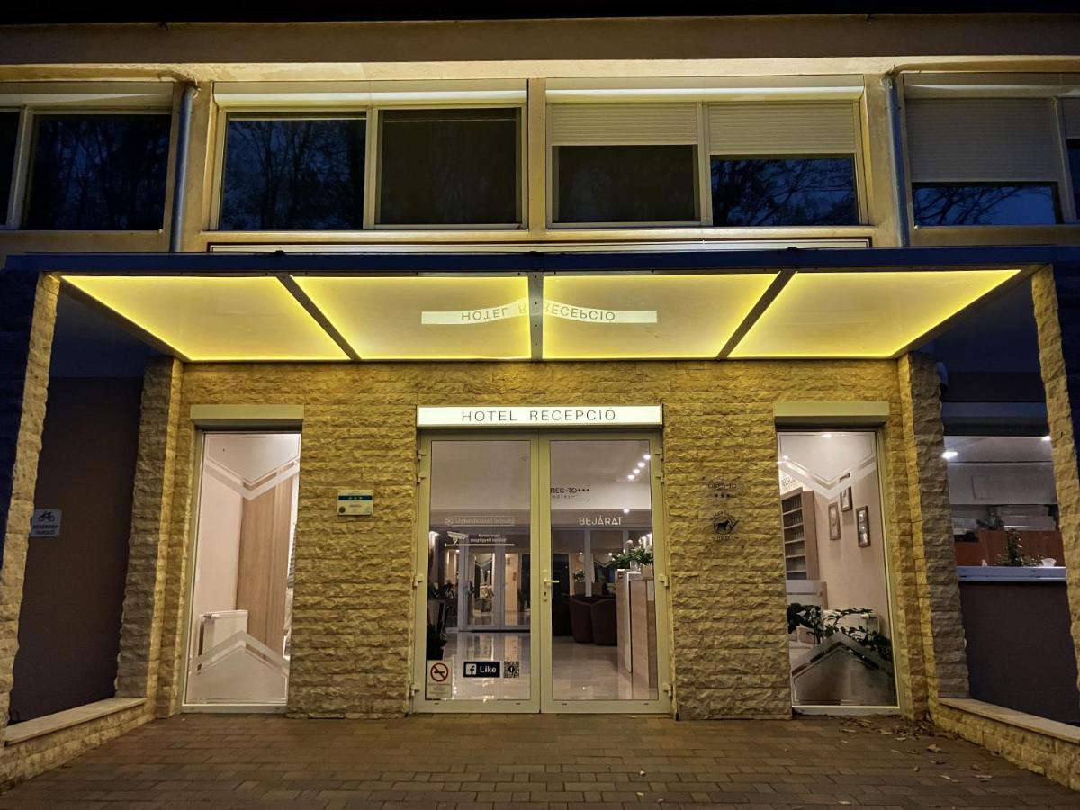 Öreg-tó Hotel és Rendezvénytér Tata Exterior foto